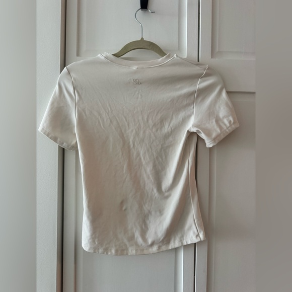 NWOT H&M Move Ivory Athletic T-Shirt Size S SoftMove DryMove Fitted Tee - Picture 11 of 11